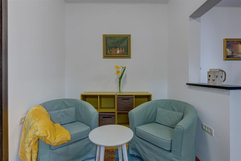 Casa chocheta de închiriat, la Piata Chibrit!