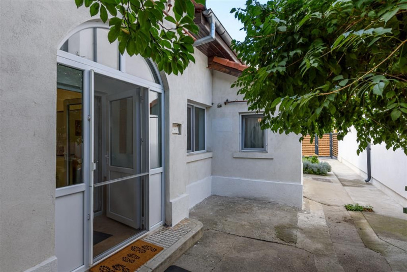 Casa chocheta de închiriat, la Piata Chibrit!