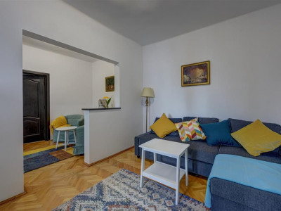 Casa chocheta de închiriat, la Piata Chibrit!