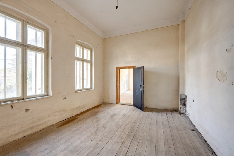 Conac Boieresc - Ceptura de Jos , o Bijuterie Istorica!