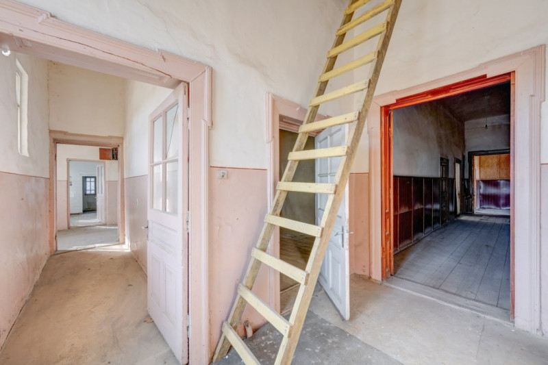 Conac Boieresc - Ceptura de Jos , o Bijuterie Istorica!