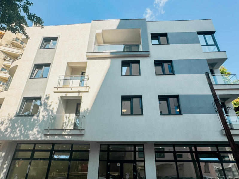 Bloc integral in Piata Unirii. Pretabil Hotel, Clinica Medicala, Birouri