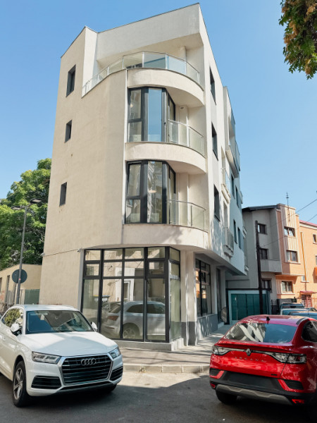 Bloc integral in Piata Unirii. Pretabil Hotel, Clinica Medicala, Birouri