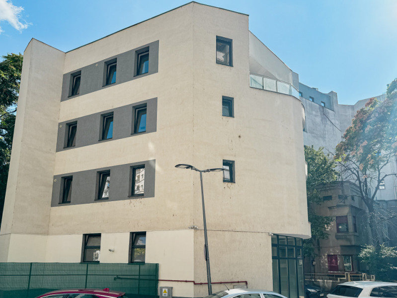 Bloc integral in Piata Unirii. Pretabil Hotel, Clinica Medicala, Birouri