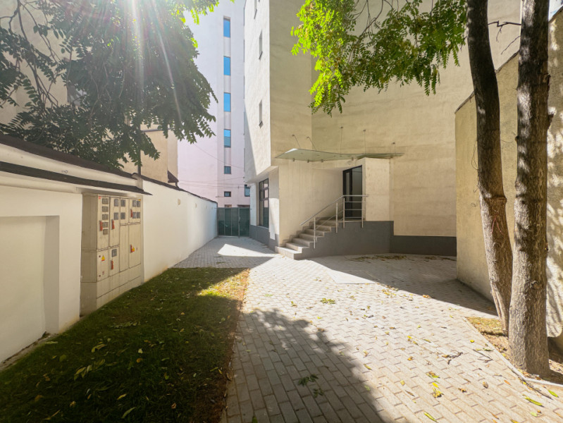 Bloc integral in Piata Unirii. Pretabil pentru Hotel, Clinica Medicala, birouri