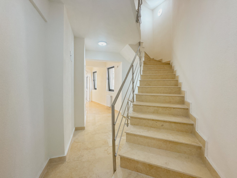 Bloc integral in Piata Unirii. Pretabil pentru Hotel, Clinica Medicala, birouri