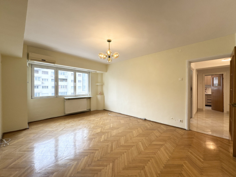 Apartament cu 4 camere, nemobilat, balcoane generoase | in Zona Piata Victoriei