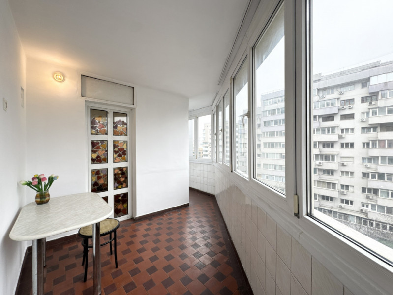 Apartament cu 4 camere, nemobilat, balcoane generoase | in Zona Piata Victoriei