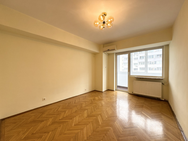 Apartament cu 4 camere, nemobilat, balcoane generoase | in Zona Piata Victoriei