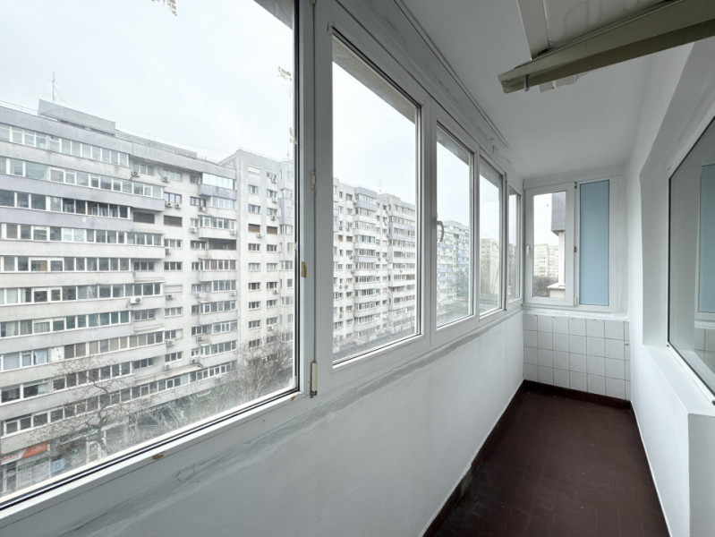 Apartament cu 4 camere, nemobilat, balcoane generoase | in Zona Piata Victoriei