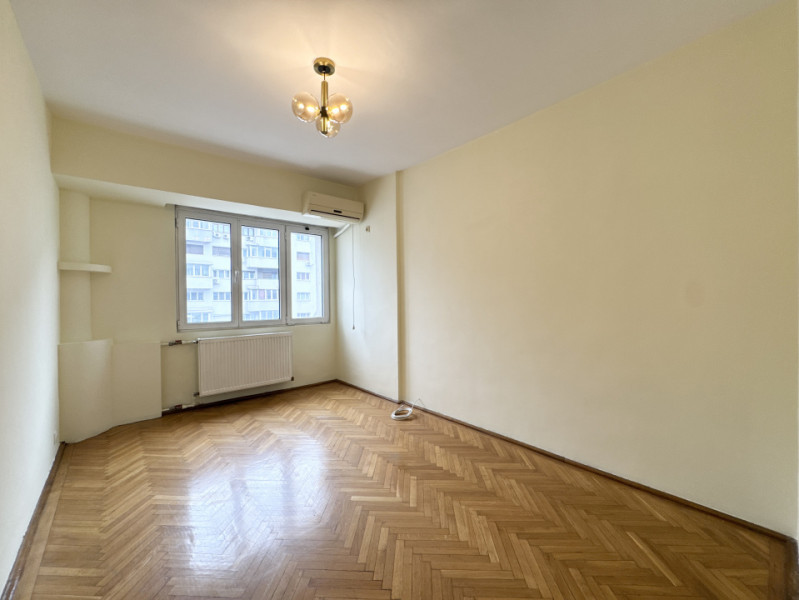 Apartament cu 4 camere, nemobilat, balcoane generoase | in Zona Piata Victoriei