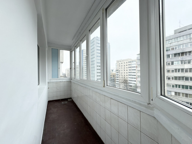 Apartament cu 4 camere, nemobilat, balcoane generoase | in Zona Piata Victoriei