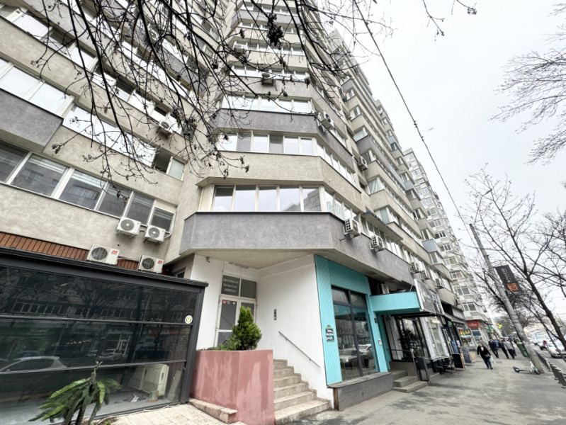 Apartament cu 4 camere, nemobilat, balcoane generoase | in Zona Piata Victoriei