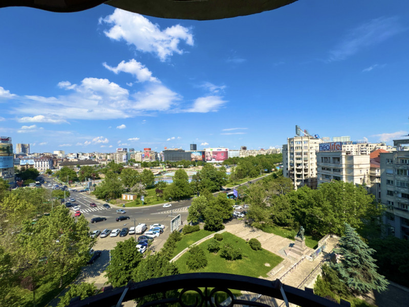 Apartament HUGE de 3 camere, 100mp totali, vedere libera catre Piata Unirii