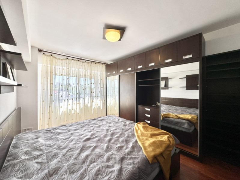 Apartament HUGE de 3 camere, 100mp totali, vedere libera catre Piata Unirii