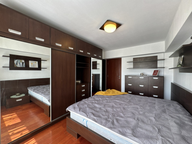 Apartament HUGE de 3 camere, 100mp totali, vedere libera catre Piata Unirii