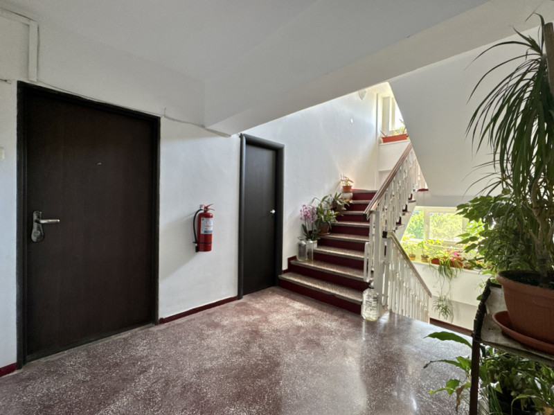 Apartament HUGE de 3 camere, 100mp totali, vedere libera catre Piata Unirii