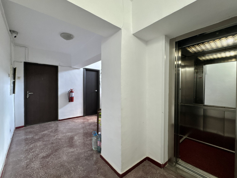 Apartament HUGE de 3 camere, 100mp totali, vedere libera catre Piata Unirii