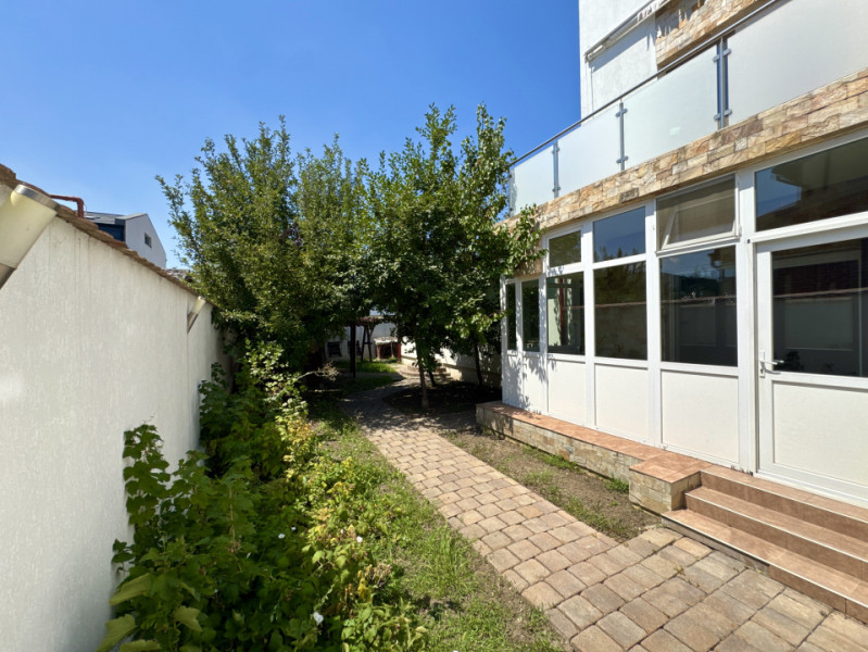 Vila individuala versatila de inchiriat in Otopeni-Odai, 8 camere, 5 bai