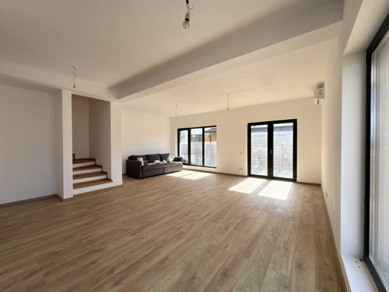 Vila duplex, perete individual, 4 camere, curte privată Otopeni LaRa Condominium