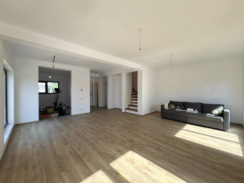 Vila duplex, perete individual, 4 camere, curte privată Otopeni LaRa Condominium