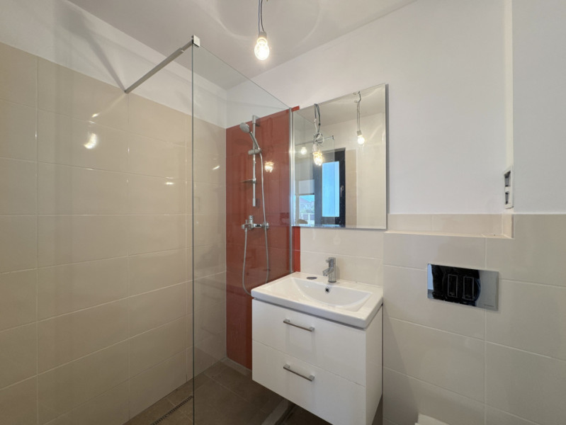 Vila duplex, perete individual, 4 camere, curte privată Otopeni LaRa Condominium