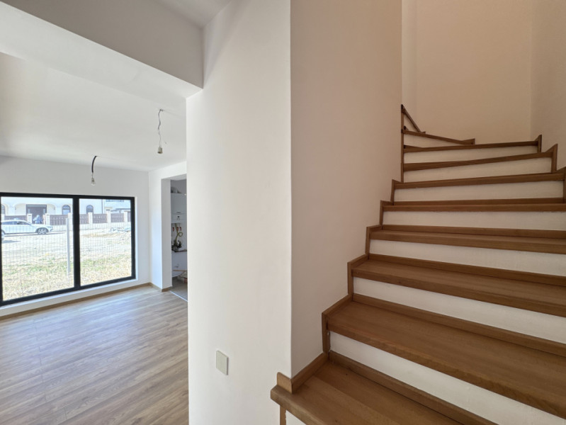 Vila duplex, perete individual, 4 camere, curte privată Otopeni LaRa Condominium