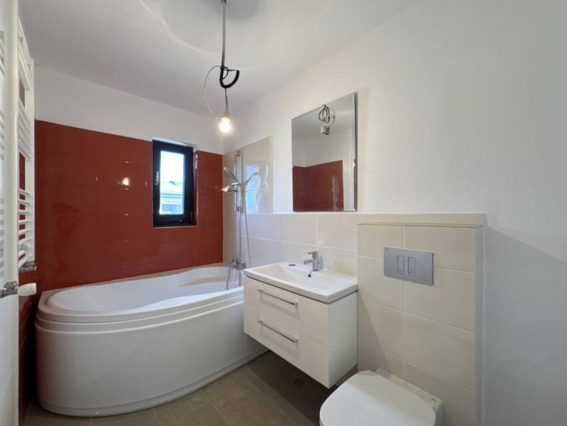 Vila duplex, perete individual, 4 camere, curte privată Otopeni LaRa Condominium