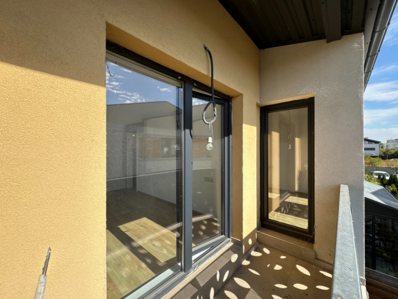 Vila duplex, perete individual, 4 camere, curte privată Otopeni LaRa Condominium
