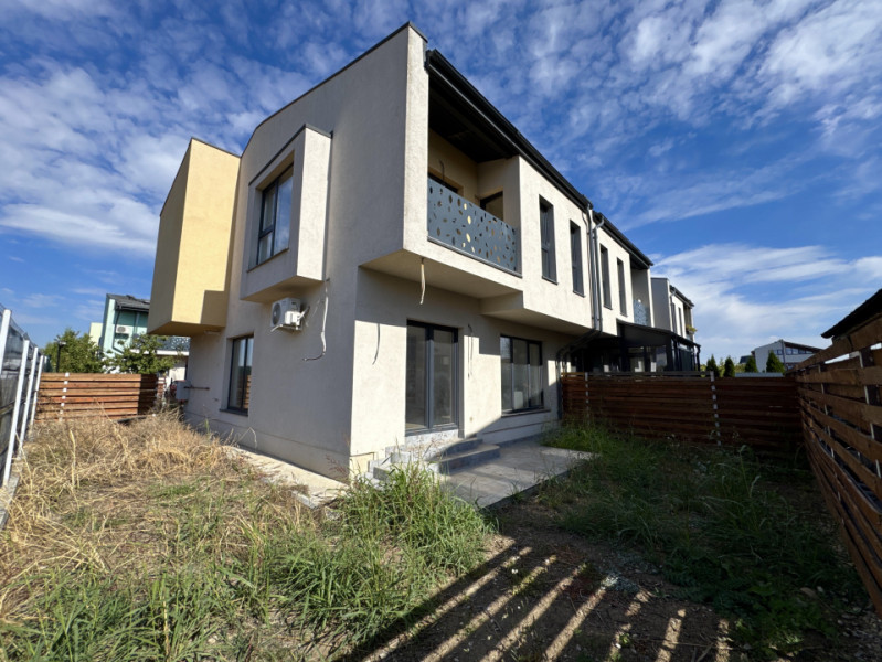 Vila duplex, perete individual, 4 camere, curte privată Otopeni LaRa Condominium