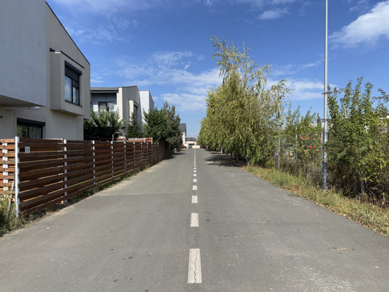 Vila duplex, perete individual, 4 camere, curte privată Otopeni LaRa Condominium