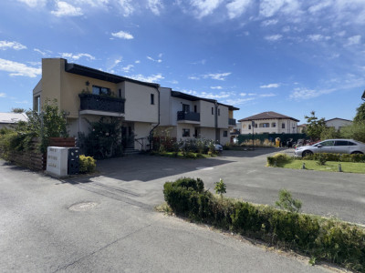 Vila duplex, perete individual, 4 camere, curte privată Otopeni LaRa Condominium