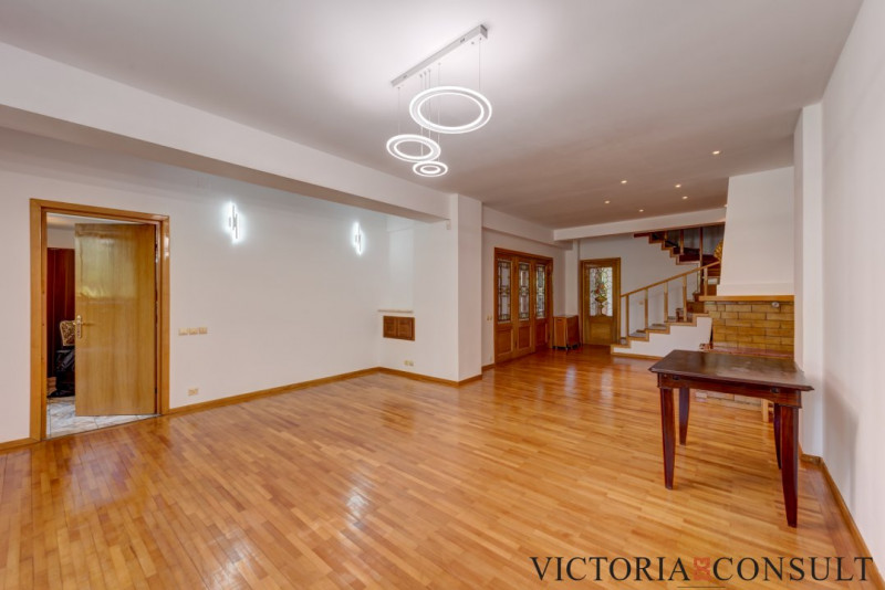 Sediu de firmă cu personalitate | Vilă, grădină, terasă, 3 parcări | 1 Mai