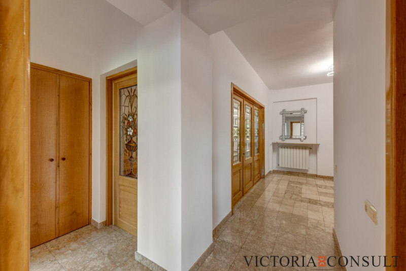 Sediu de firmă cu personalitate | Vilă, grădină, terasă, 3 parcări | 1 Mai