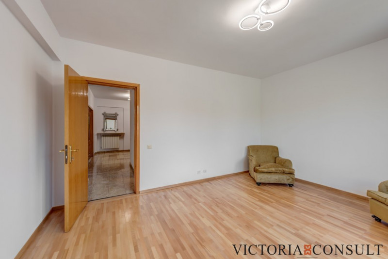 Sediu de firmă cu personalitate | Vilă, grădină, terasă, 3 parcări | 1 Mai