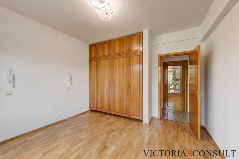 Sediu de firmă cu personalitate, parter vilă, grădină, terasă, 3 parcări | 1 Mai