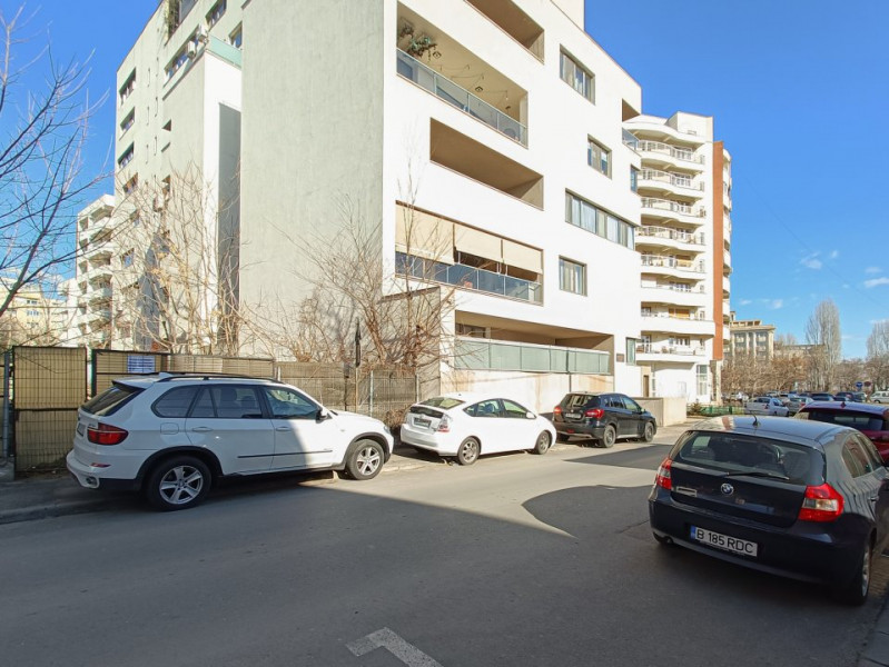 Apartament 3 camere, high class, zona Marriott, 